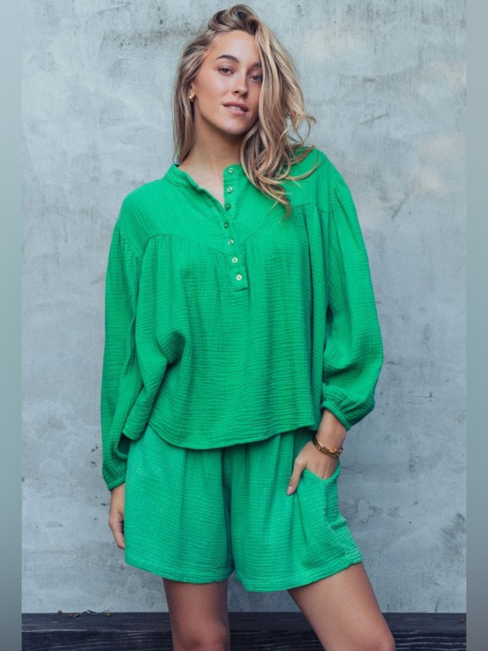 Casual Green Two-Piece Crinkled Gauze Lounge Set - Henley Style Top + Shorts